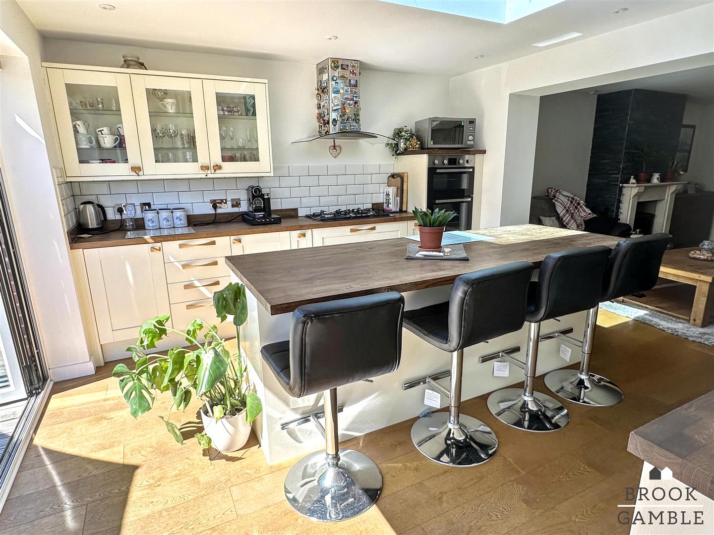 3 Bedroom Bungalow. Hawksbridge Close in Eastbourne,  22